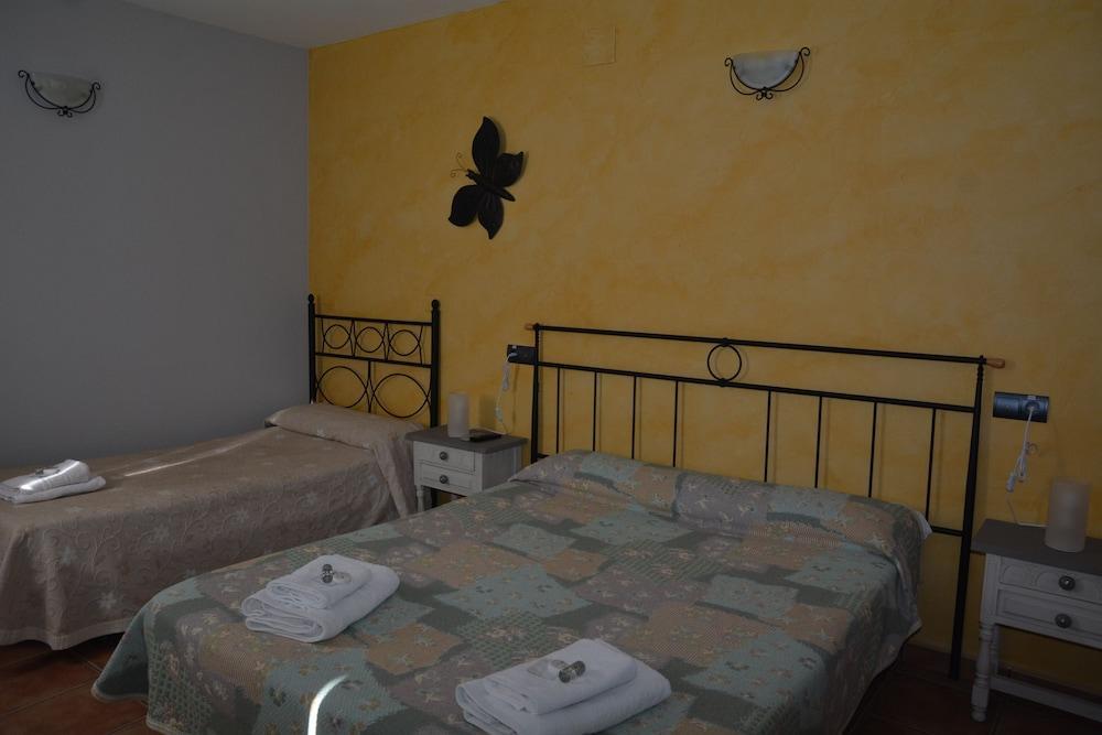 Hotel Restaurante Vinas Viejas Fuentes de Ayódar Esterno foto